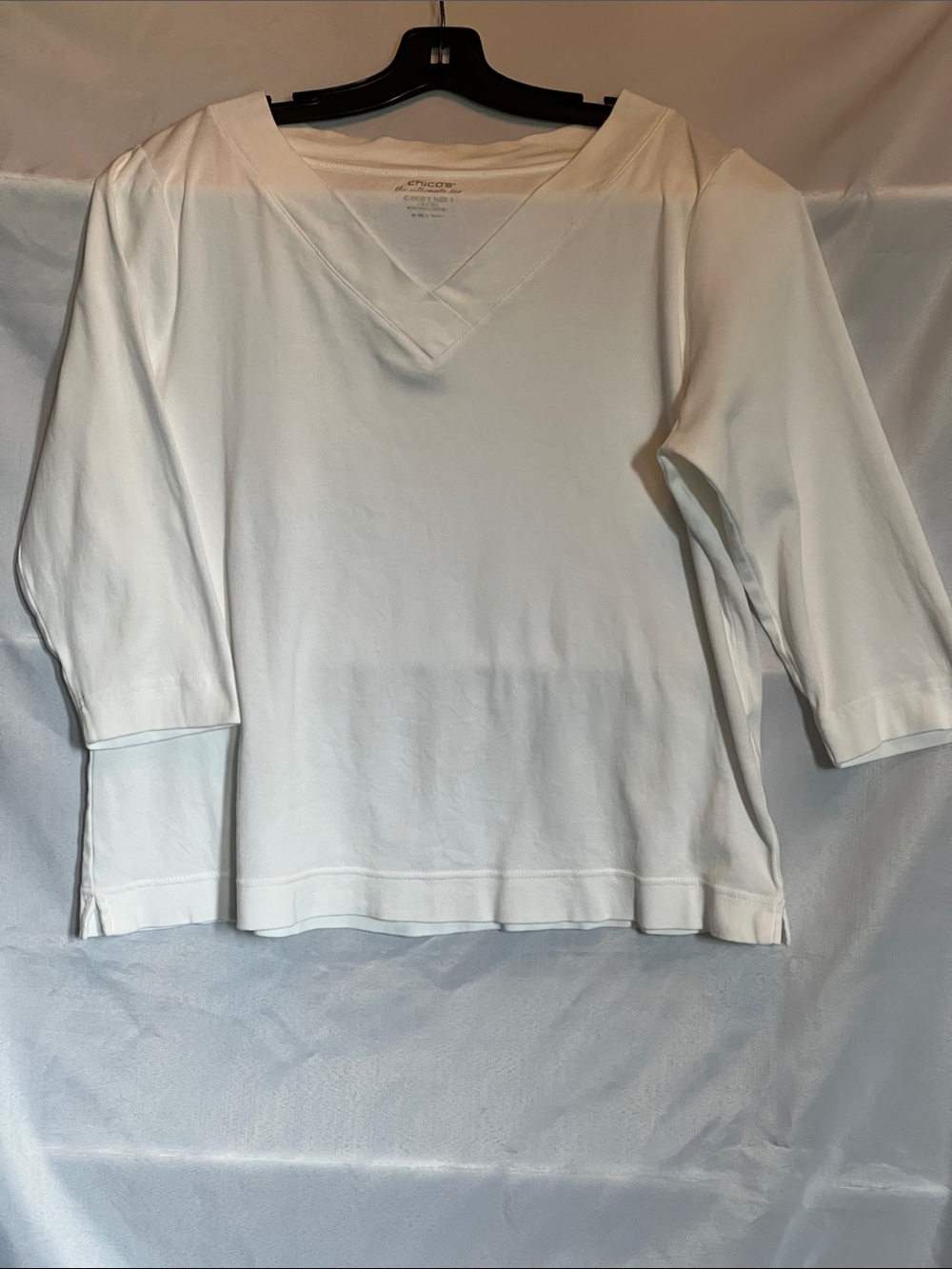 Chico's White V-Neck 3/4 Sleeve Top